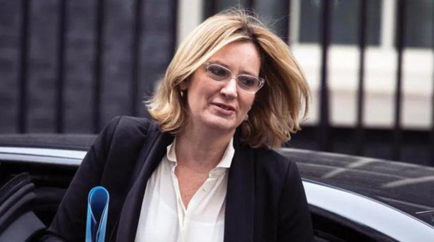 İngiltere İ&ccedil;işleri Bakanı Amber Rudd istifa etti