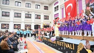 600 çocuktan dev koro performansı