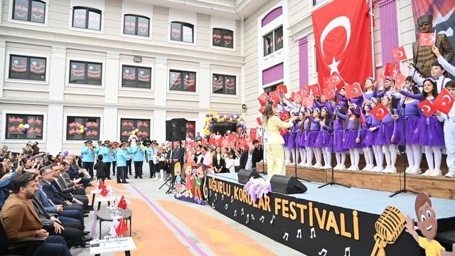 600 çocuktan dev koro performansı