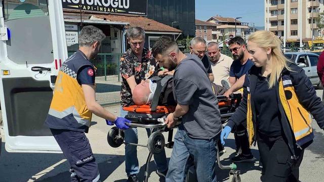 D&uuml;zce&rsquo;de kaza: Minib&uuml;s ile motosiklet &ccedil;arpıştı! 1 yaralı 1