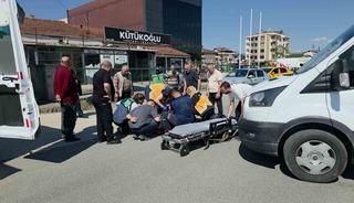 D&uuml;zce&rsquo;de kaza: Minib&uuml;s ile motosiklet &ccedil;arpıştı! 1 yaralı