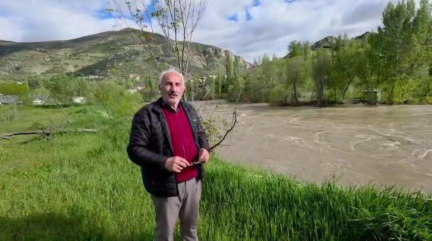 İspir&rsquo;de &Ccedil;oruh Vadisi&rsquo;nde karların erimesiyle su seviyesi y&uuml;kseldi, evler boşaltılıyor