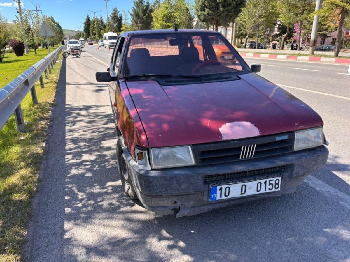 Tavşanlı da otomobil motosiklete &ccedil;arptı: 1 ağır yaralı 1