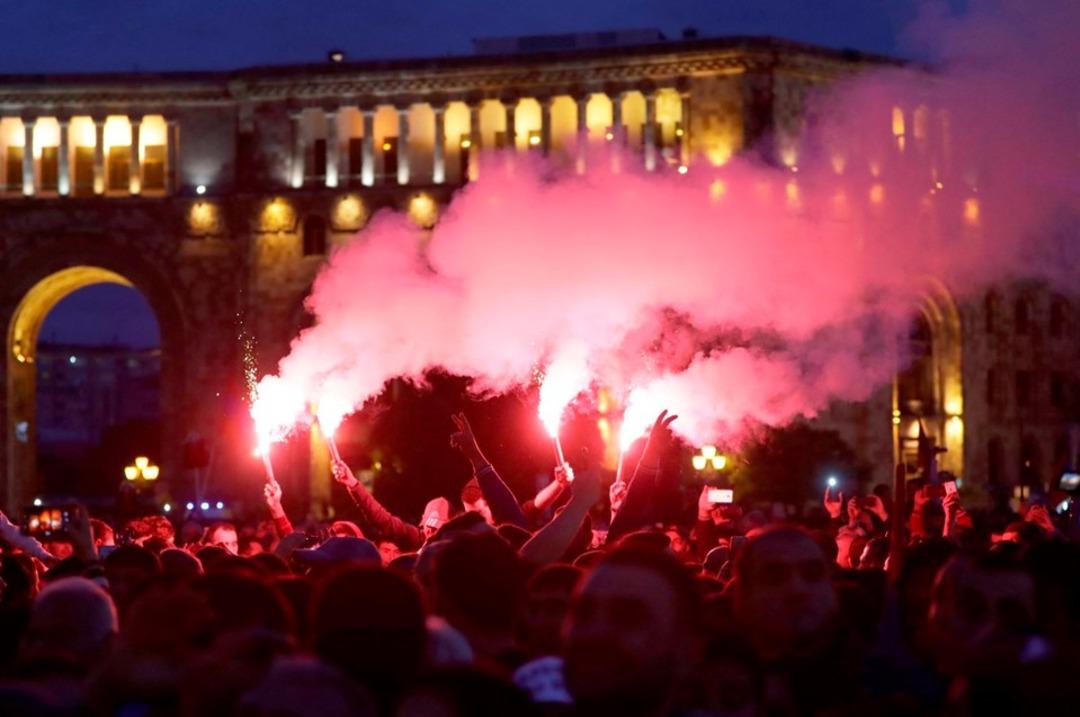 Ermenistan'da sular durulmuyor 