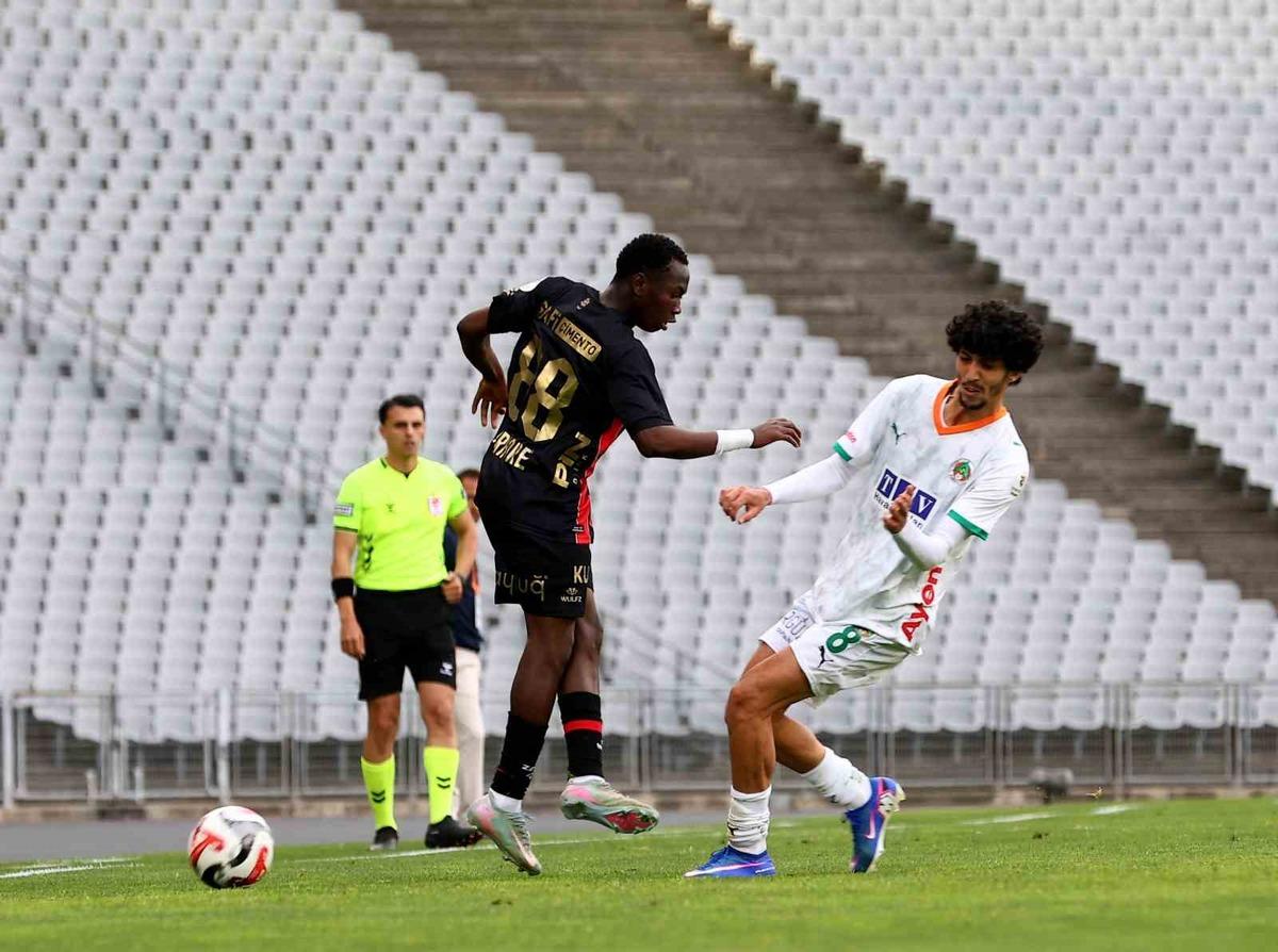 Fatih Karagümrük lige Alanyaspor galibiyetiyle veda etti! 1