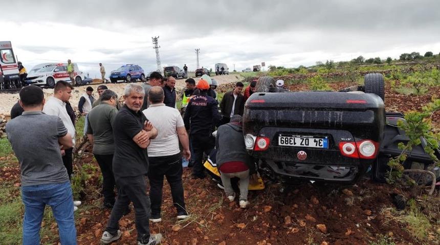 Mardin&rsquo;de otomobil devrildi: 1 &ouml;l&uuml;, 2 yaralı