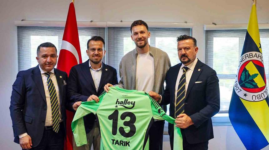 Fenerbah&ccedil;e, Tarık &Ccedil;etin ile 3 yıllık s&ouml;zleşme imzaladı