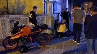 Kontrolden çıkan motosiklet duvara çarptı: 1 yaralı