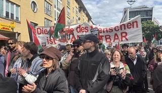 Berlin&rsquo;de Filistin eylemine sert m&uuml;dahale: 15 g&ouml;zaltı