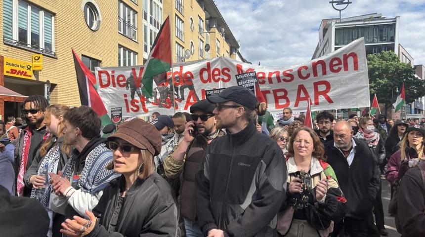 Berlin&rsquo;de Nakba&rsquo;nın 78. yıld&ouml;n&uuml;m&uuml; y&uuml;r&uuml;y&uuml;ş&uuml;ne polisten sert m&uuml;dahale: 15 g&ouml;zaltı