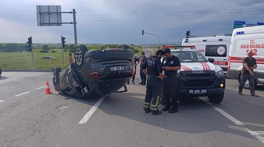 Tekirdağ'da kamyonetle &ccedil;arpışan otomobil ters d&ouml;nd&uuml;: 1 yaralı