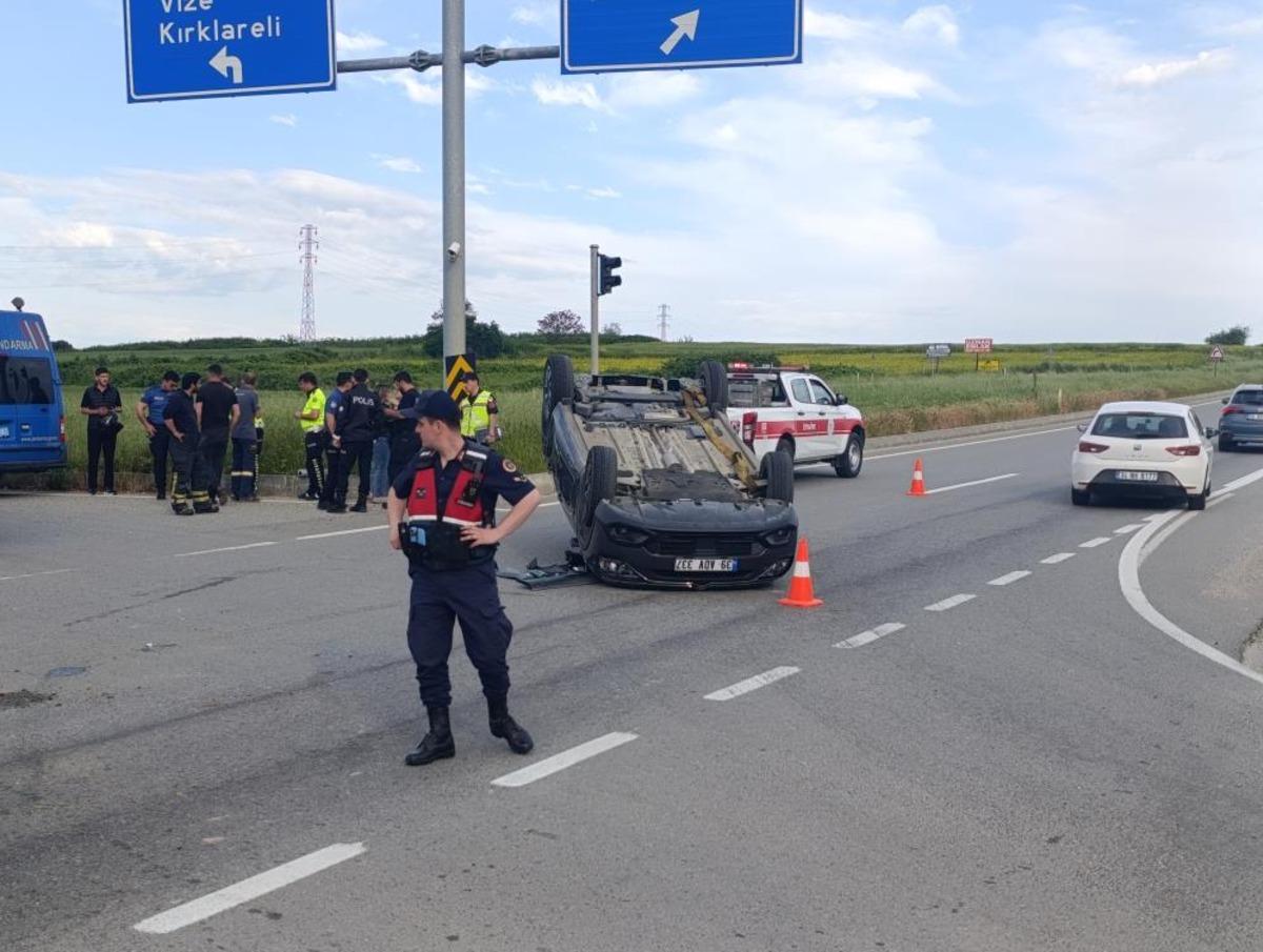 Tekirdağ da kamyonetle &ccedil;arpışan otomobil ters d&ouml;nd&uuml;: 1 yaralı 2