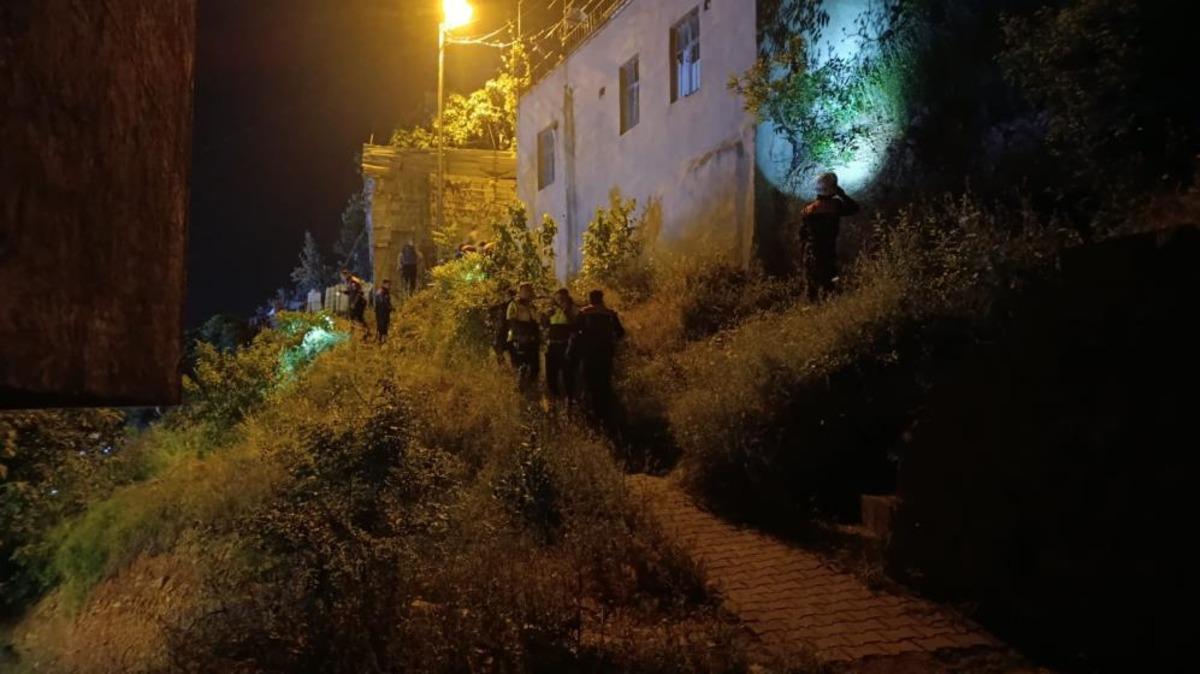 Sokak ortasında rastgele ateş a&ccedil;tı, 2 kişiyi yaraladı 1