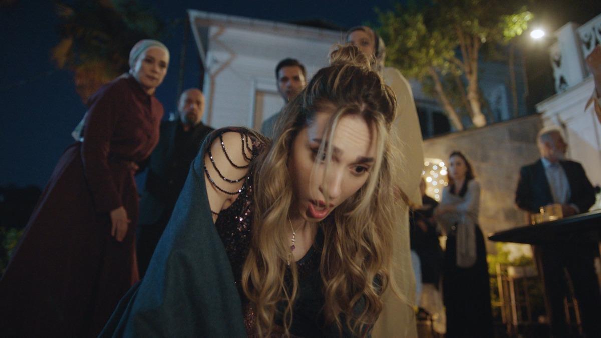 Kızılcık Şerbeti sezon finali fragmanı: &ldquo;Sizin kızınız hepimizden ahlaksızmış&rdquo; 1