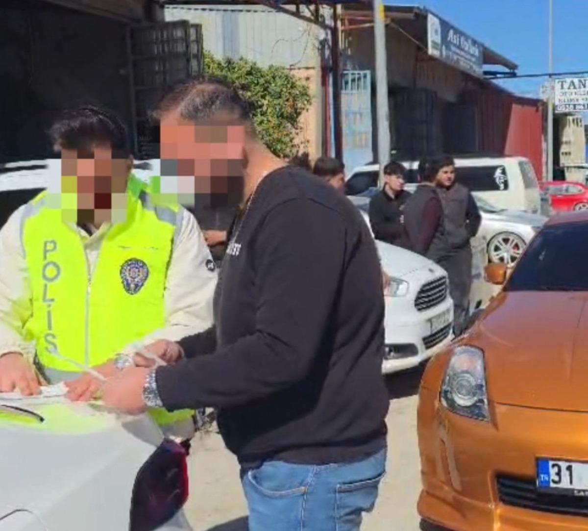 L&uuml;ks aracının tadını &ccedil;ıkarmak istedi, 140 bin TL ceza yedi 4