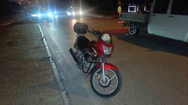 Motosikletiyle karanlıkta kaldırıma &ccedil;arptı: 1 yaralı 6