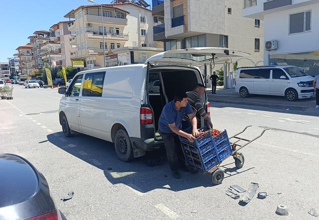 Manavgat&rsquo;ta aşırı hız kaza yaptırdı: 2 yaralı 3