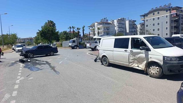 Manavgat&rsquo;ta aşırı hız kaza yaptırdı: 2 yaralı 2