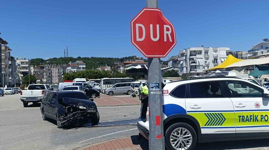 Manavgat&rsquo;ta aşırı hız kaza yaptırdı: 2 yaralı