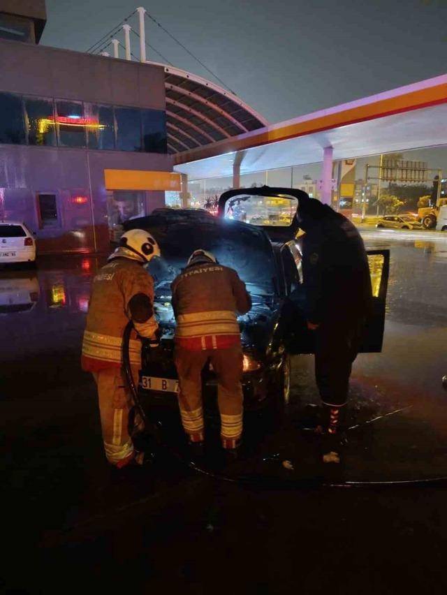 İskenderun&rsquo;da ara&ccedil; yangını 2