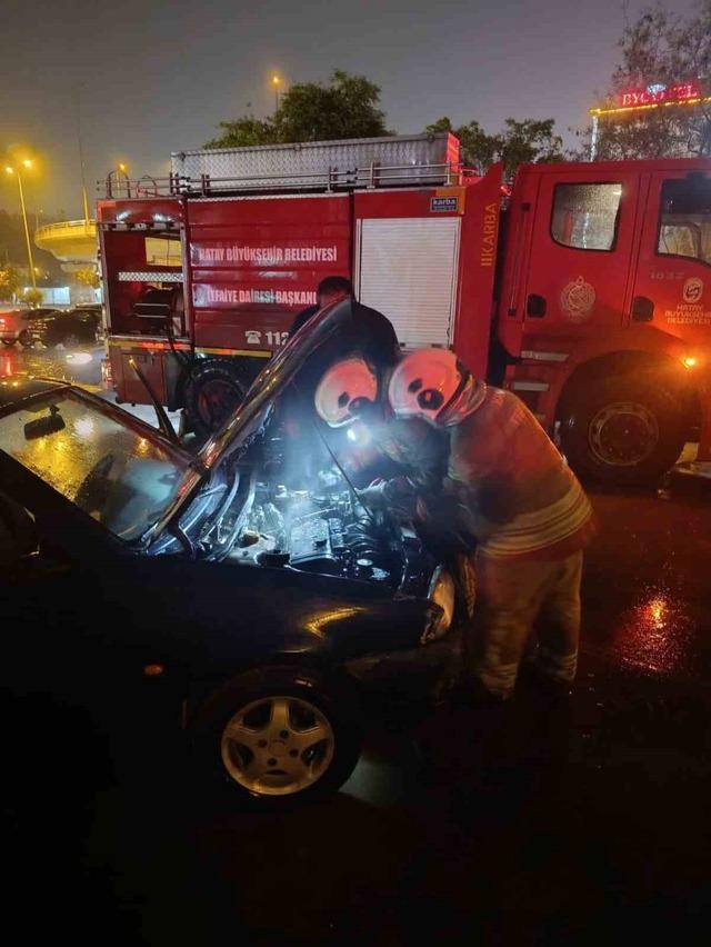 İskenderun&rsquo;da ara&ccedil; yangını 1
