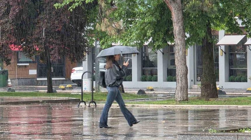 Batı Karadeniz&rsquo;de g&ouml;k g&uuml;r&uuml;lt&uuml;l&uuml; sağanak yağış uyarısı