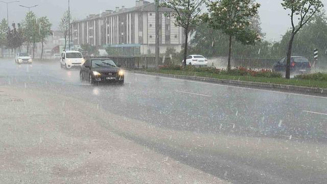 Aniden bastıran sağanak D&uuml;zcelileri hazırlıksız yakaladı 4
