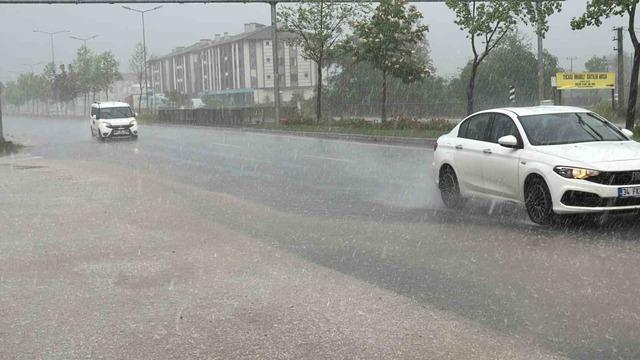 Aniden bastıran sağanak D&uuml;zcelileri hazırlıksız yakaladı 3