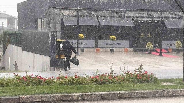 Aniden bastıran sağanak D&uuml;zcelileri hazırlıksız yakaladı 1