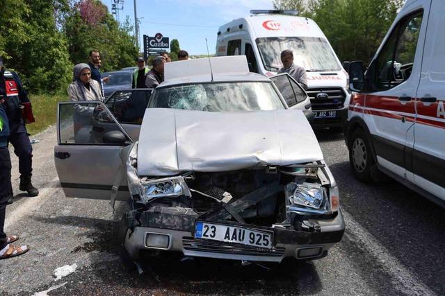 Elazığ&rsquo;da trafik kazası: 2&rsquo;si &ccedil;ocuk 5 yaralı 4