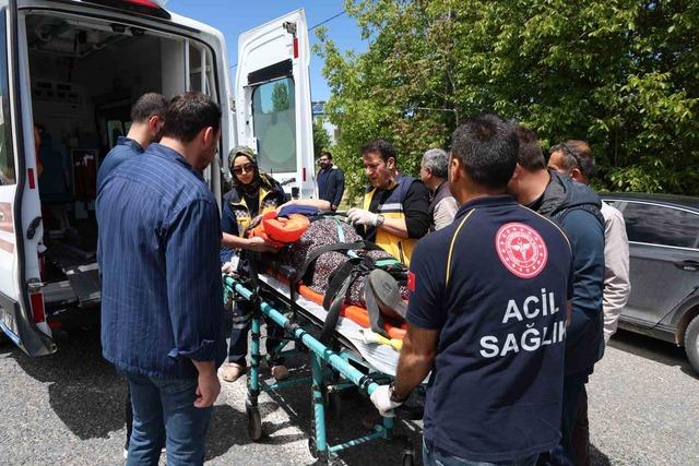 Elazığ&rsquo;da trafik kazası: 2&rsquo;si &ccedil;ocuk 5 yaralı 1