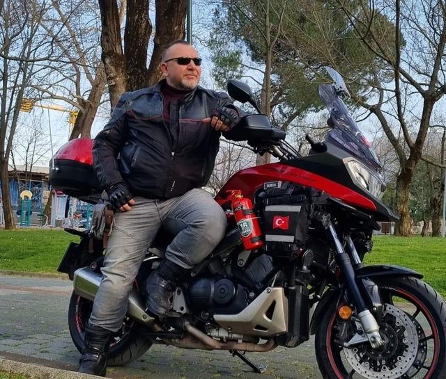 Bursa&rsquo;da feci kaza: Motosiklet tutkunu sanat&ccedil;ı hayatını kaybetti, oğlu ağır yaralandı 2