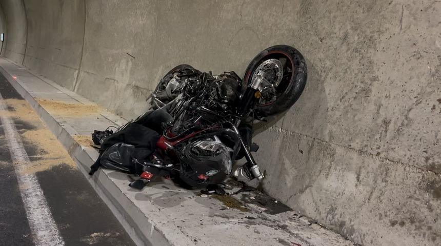 Bursa&rsquo;da feci kaza: Motosiklet tutkunu sanat&ccedil;ı hayatını kaybetti, oğlu ağır yaralandı