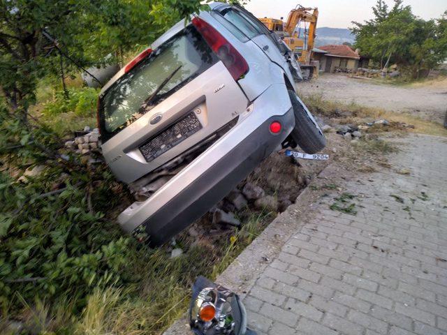 Beton direğe çarpan otomobilin sürücüsü öldü