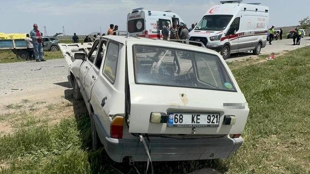 Otomobille hafif ticari araç çarpıştı: 4 yaralı