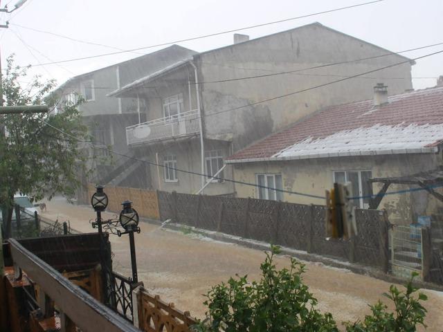 Kırklareli'nde sağanak ve dolu etkili oldu