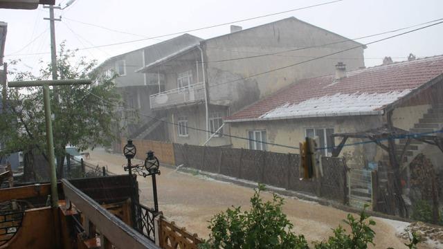 Kırklareli Demirköy'de Aniden Başlayan Sağanak ve Dolu Etkili Oldu