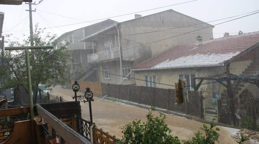 Kırklareli'nde sağanak ve dolu etkili oldu