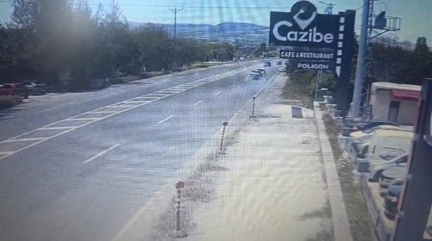 Elazığ&rsquo;da 5 kişinin yaralandığı trafik kazası, g&uuml;venlik kamerasına yansıdı