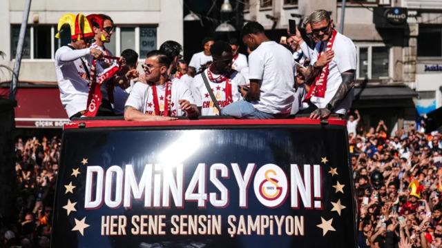 Kutlamalarda sahneye çıkmamış, ismi anons bile edilmemişti! Gerçek ortaya çıktı: Meğer Fenerbahçe ile anlaşmış...