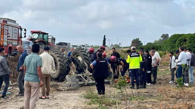 Adana’da devrilen traktörün altında kalan sürücü hayatını kaybetti