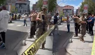 Bakan &Ccedil;ift&ccedil;i acı haberi duyurdu! 2 polis şehit oldu