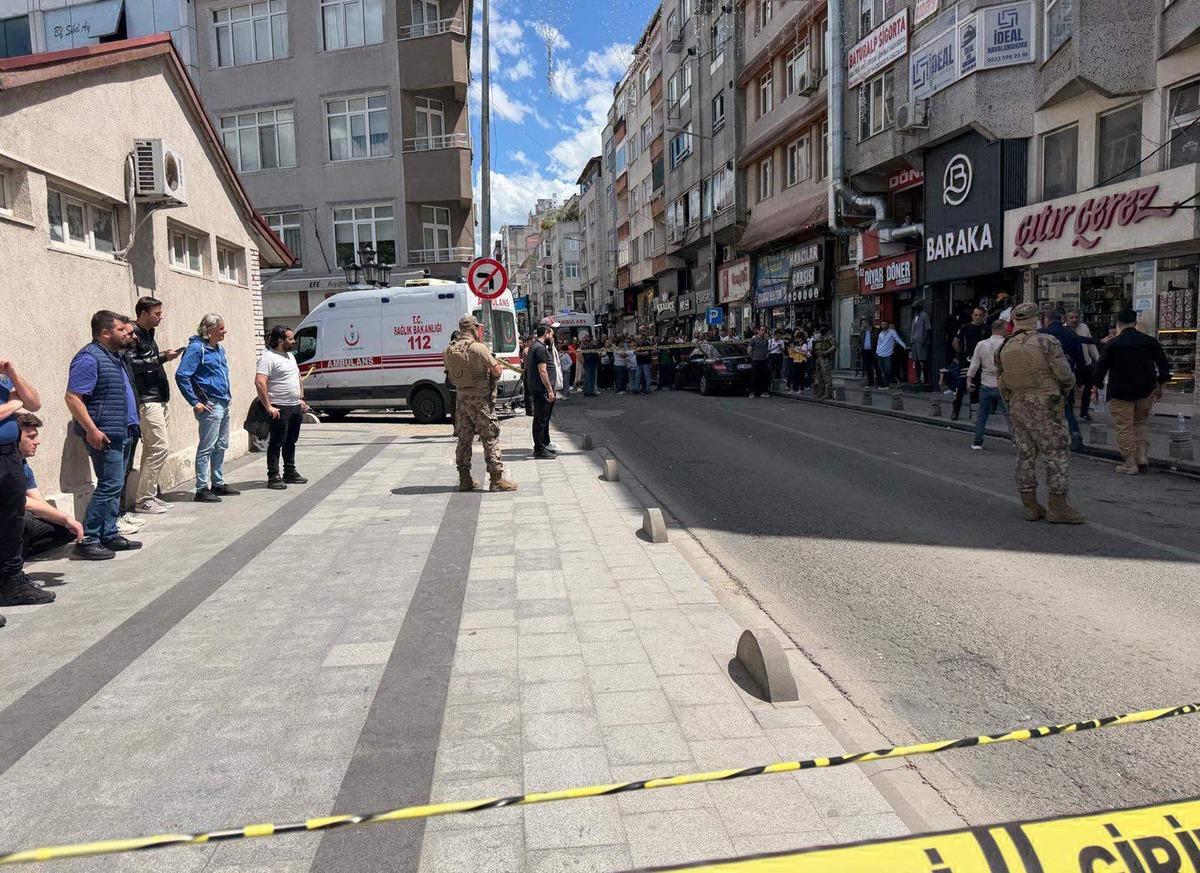 &Ccedil;orlu da silahlı &ccedil;atışma! 2 polis şehit oldu 1