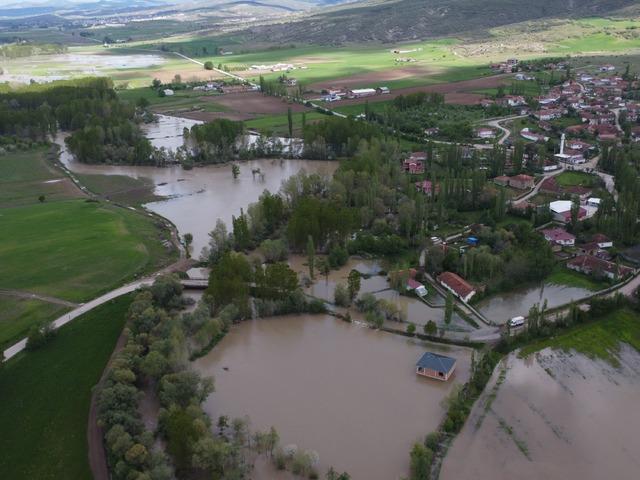 &Ccedil;ekerek Irmağı'nın neden oldu taşkınlar dronla g&ouml;r&uuml;nt&uuml;lendi