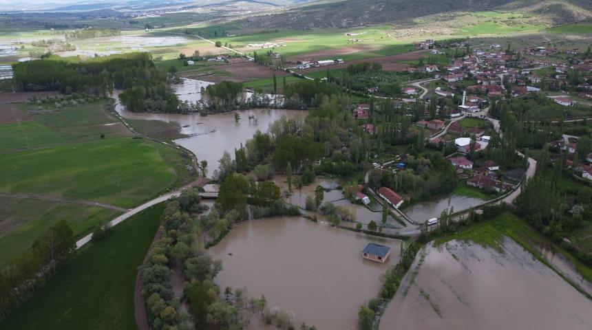 &Ccedil;ekerek Irmağı'nın neden oldu taşkınlar dronla g&ouml;r&uuml;nt&uuml;lendi