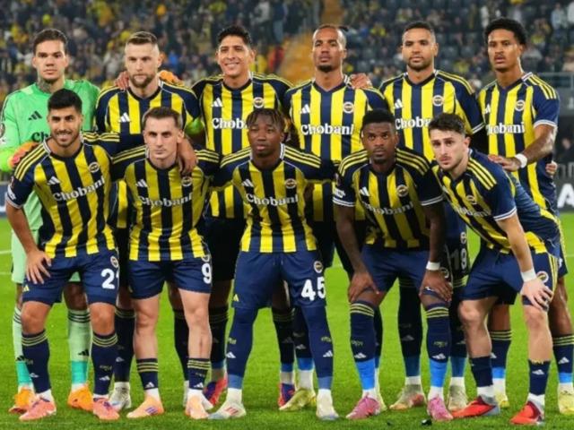 Fenerbah&ccedil;e'de beklenmedik ayrılık! Yıldız isim takımdan g&ouml;nderilecek