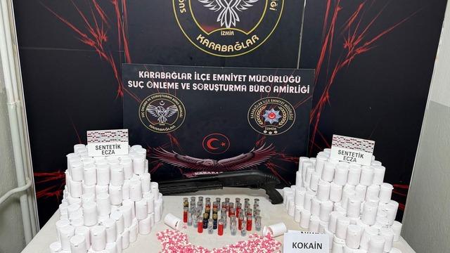 Elektrik panosu ve koltuktan binlerce uyuşturucu hap çıktı! 1 kişi gözaltında