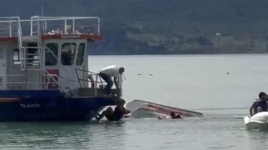 Elazığ&rsquo;da deniz bisikleti devrildi: 2 kişi kurtarıldı