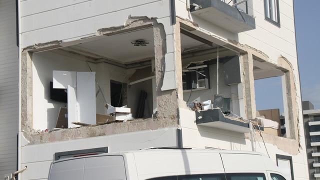 Antalya'da gaz sıkışmasından meydana gelen patlamada 1 kişi yaralandı! Deprem oldu zannettim