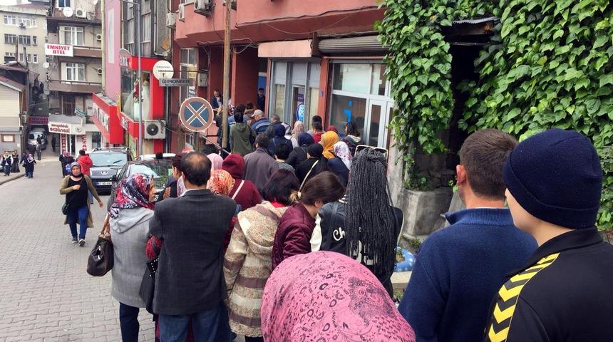 Geçici iş için mesai başlamadan kuyruk oluştu